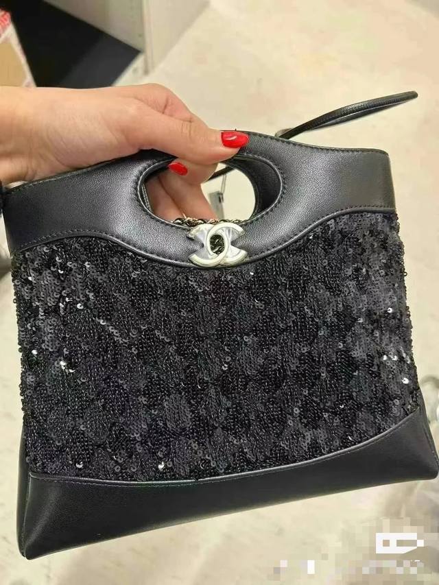 大号23 Cm尺码迷你号21Cm尺码 独家出货啦亮片包Blingbling的亮片拼接，晚宴派对的吸睛必备！出货啦大小號！亮片出货啦Ohanel 25 Nano刺