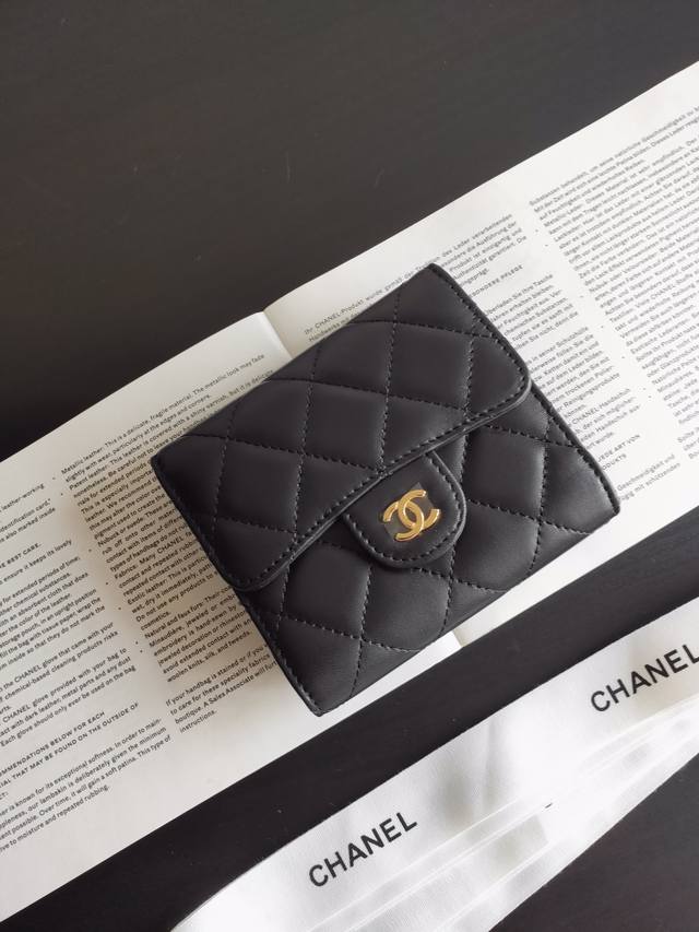 小香羊皮三折钱包金扣 原单货 小香羊皮三折钱包金扣 原单货