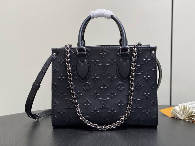 原单精品 M13576黑色 全皮四方包 Onthego 小号手袋 本款 Onthego Hr小号手袋出自 Monogram Bold 系列，以利落构型点睛 20