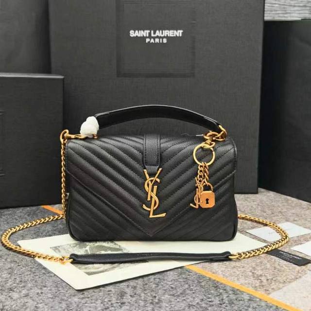 万年款邮差包，火辣辣的劲爆款24Cm，街拍神器，众多明星好莱坞女神的首选款式，怎么搭都好看、怎么搭都毫无违和感、搭配休闲着装显得随性帅气、搭配正装尽显高雅华贵、