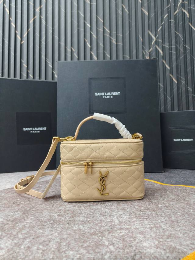 包治百病 羊皮质感的小Gaby,也是Rose同款空间大,手提单肩斜挎背皆可,盒子款百搭时髦编码:766731尺寸:18X11X6.5Cm,766731 包治百病 羊皮质感的小Gaby,也是Rose同款空间大,手提单肩斜挎背皆可,盒子款百搭时髦编码:766731尺寸:18X11X6.5Cm,766731