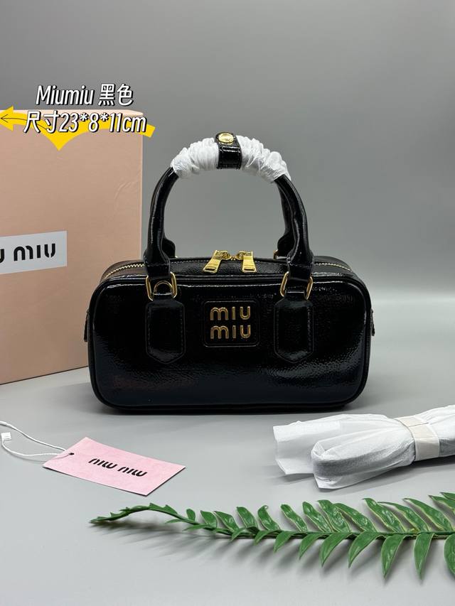 配包装 高级复古油蜡皮面料 一下子高级感拉满 Miumiu新款保龄球 尺寸23.8.11Cm