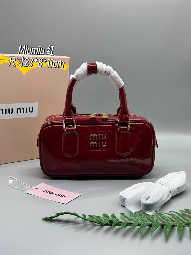 配包装 高级复古油蜡皮面料 一下子高级感拉满 Miumiu新款保龄球 尺寸23.8.11Cm