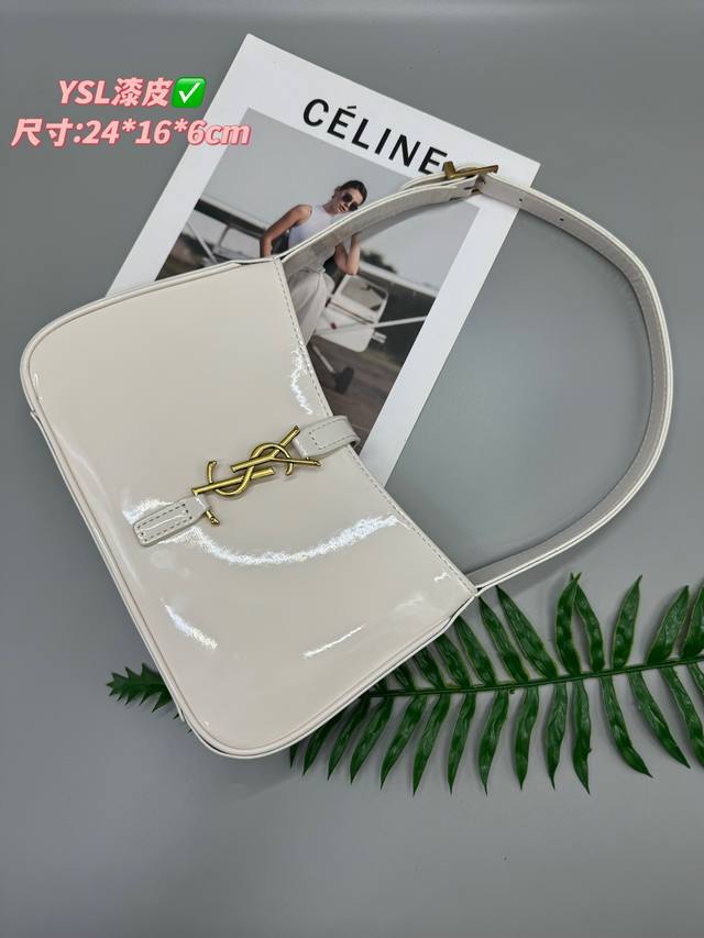 漆皮出货 Ysl腋下包 尺寸:24×16×6Cm 圣罗兰腋下包质感好! 必备单品推荐 漆皮出货 Ysl腋下包 尺寸:24×16×6Cm 圣罗兰腋下包质感好! 必备单品推荐