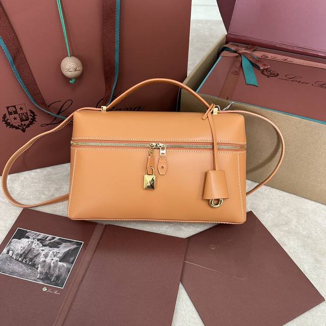 Loro Piana 秋冬新款 Extra Bag 升级版本 L27 肉桂橙 对版原厂进口牛皮 特级纯钢五金 内里对版反绒牛皮 完美复刻,细节秒杀市面通货。 尺 Loro Piana 秋冬新款 Extra Bag 升级版本 L27 肉桂橙 对版原厂进口牛皮 特级纯钢五金 内里对版反绒牛皮 完美复刻,细节秒杀市面通货。 尺
