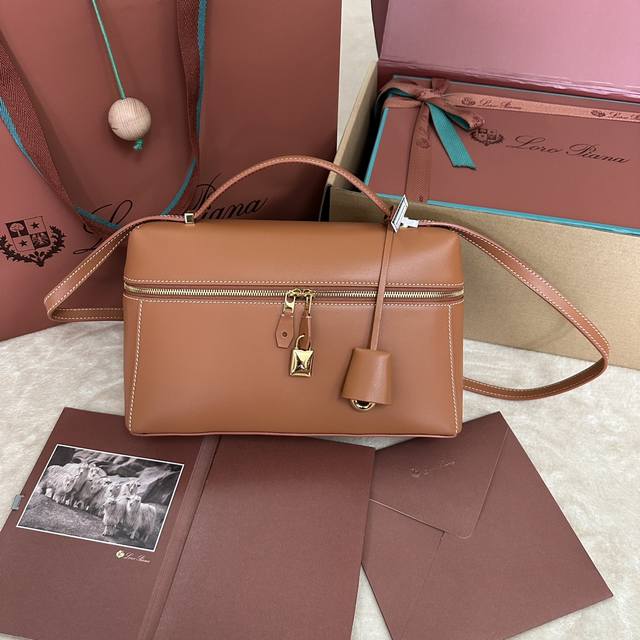 Loro Piana 秋冬新款 Extra Bag 升级版本 L27 五彩锦鲤平纹 对版原厂进口牛皮 特级纯钢五金 内里对版反绒牛皮 完美复刻,细节秒杀市面通货 Loro Piana 秋冬新款 Extra Bag 升级版本 L27 五彩锦鲤平纹 对版原厂进口牛皮 特级纯钢五金 内里对版反绒牛皮 完美复刻,细节秒杀市面通货