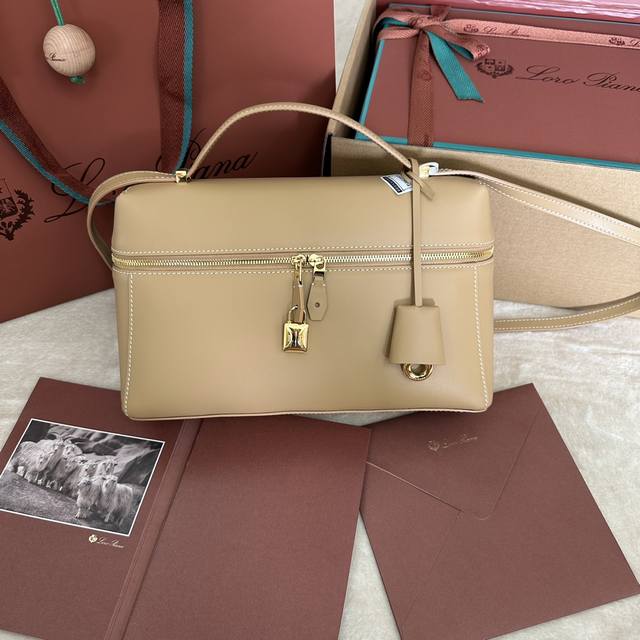 Loro Piana 秋冬新款 Extra Bag 升级版本 L27 浅竹黄平纹 对版原厂进口牛皮 特级纯钢五金 内里对版反绒牛皮 完美复刻，细节秒杀市面通货。