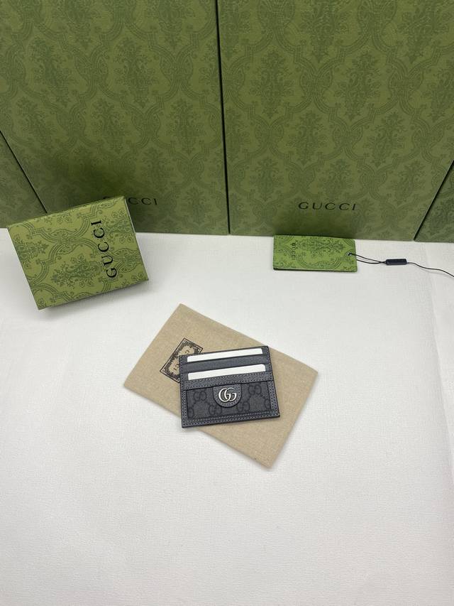顶配版 配绿盒包装 Ophidia系列Gg卡片夹 款号791747 Uulbn 4055 全新系列呈现纤薄且小巧的小皮具，匠心融蕴主打配色，令点缀于包身的经典G