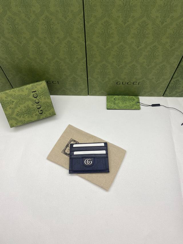 顶配版 配绿盒包装 Ophidia系列Gg卡片夹 款号791747 Uulbn 4055 全新系列呈现纤薄且小巧的小皮具，匠心融蕴主打配色，令点缀于包身的经典G