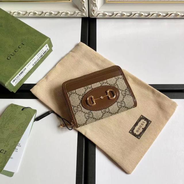 顶配版 原厂皮 令人欲罢不能的美包你收了吗？Gg Marmont系列，优雅精巧的设计可是俘获了不少少女的芳心！同时也是全球达人必备的百搭单品！超级赞！型号：65