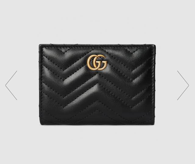 顶配版 330款式773427 Cruise 24系列的灵感源自品牌的标志性图案,以全新的方式重新诠释独特的符号和元素。一个季节一个季节,Gucci遗产的特点是