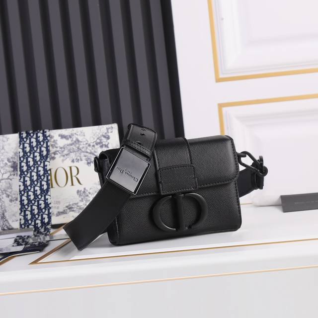 配原版盒子 Dio.R 30 Montaigne Mini Box 30 Montaigne是一款有着浓郁法式风格的包包 极简 高级的 带着随性的慵懒感觉 斜挎