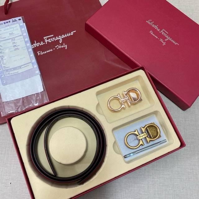 f精品款 ☆双扣礼盒套装 含礼盒 专柜有售 菲拉格慕专柜在售正品 此款采用双面头层牛皮制作 油边细致、长度剪裁。正品开模 搭配原版仿铜扣五金 2.5Cm规格
