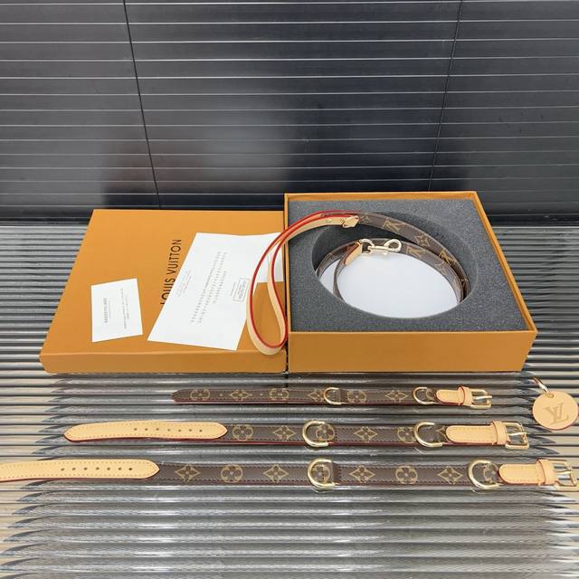 Louisvuitton 路易威登 经典老花牵引绳宠物绳 可脱卸调节 猫狗项圈 颈圈 大号50Cm 中号43Cm 小号31Cm Louisvuitton 路易威登 经典老花牵引绳宠物绳 可脱卸调节 猫狗项圈 颈圈 大号50Cm 中号43Cm 小号31Cm
