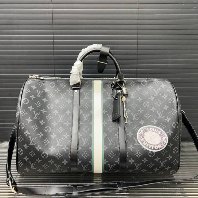 Louisvuitton 路易威登 Keepall 旅行袋 单肩斜挎手提包袋 男女通用机场包 实物拍摄 原厂面料 规格 50 Cm。 Louisvuitton 路易威登 Keepall 旅行袋 单肩斜挎手提包袋 男女通用机场包 实物拍摄 原厂面料 规格 50 Cm。