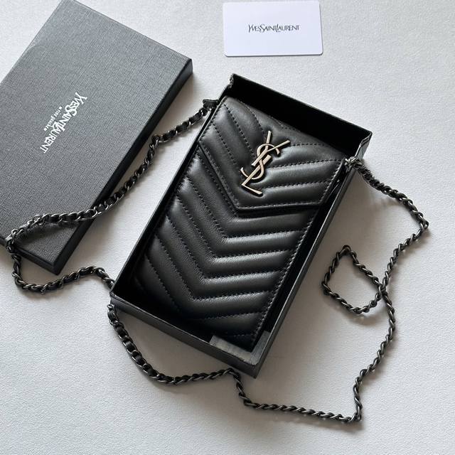 颜色 黑色尺寸 18X11圣罗兰多功能手机包 可肩背专柜品质羊皮绣花 海外订制五金 做工油边精湛 颜色 黑色尺寸 18X11圣罗兰多功能手机包 可肩背专柜品质羊皮绣花 海外订制五金 做工油边精湛