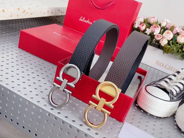 菲拉格慕 原单双面进口小牛皮带身.正反两面可用，一面黑色 一面咖啡 搭配原单精品钢扣。原产皮料定制，专柜宽度3.5Cm. 温馨提示：长度100-125Cm 长度