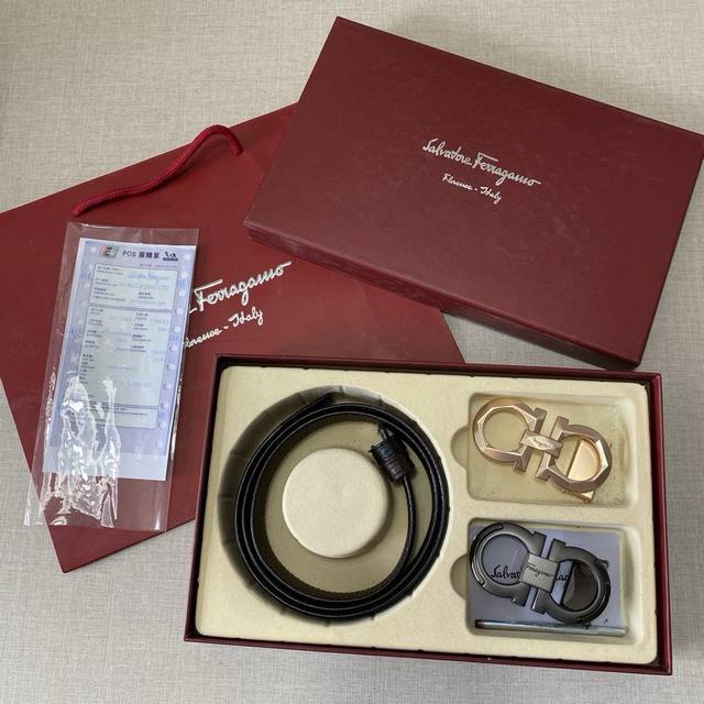 f精品款 ☆双扣礼盒套装 含礼盒 专柜有售 菲拉格慕专柜在售正品 此款采用双面头层牛皮制作 油边细致、长度剪裁。正品开模 搭配广州原版扣五金 3.5Cm规格