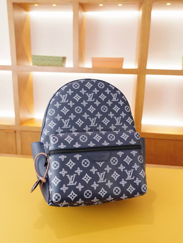 路易威登 官网同步 高版本 原厂双肩背包 不要错过 全原单布料制作 品质极好 超大容量 非市面普通货 来自贸易公司的狠货.. 强调一下 原厂 一直是抢爆的款式