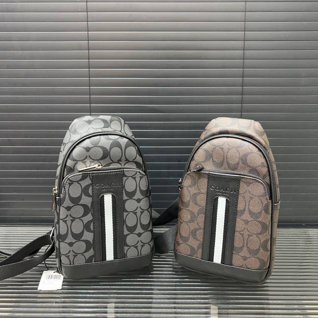 Coach 蔻驰 印花胸包 斜挎单肩包 实物拍摄 原厂原版面料 配送防尘袋30 X 17 Cm。