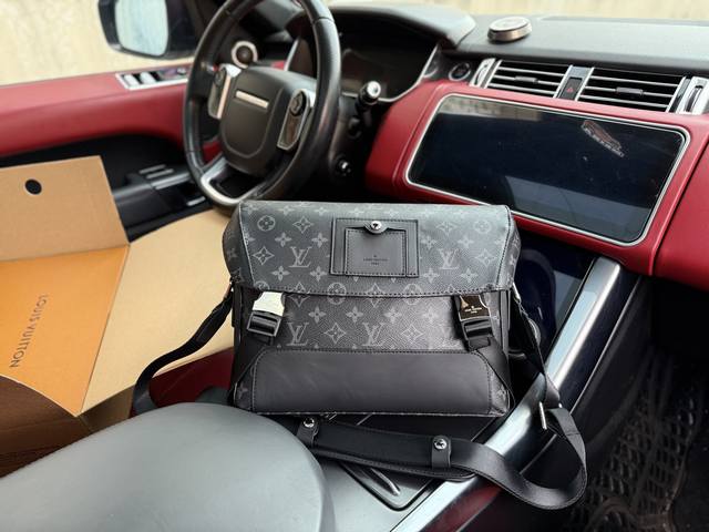 芯片版 高端货 新款 “Louis Vuitton”Lv单肩包 路易威登邮差包斜挎包 M40511 Louis Vuitton Voyager系列 经典老花满印