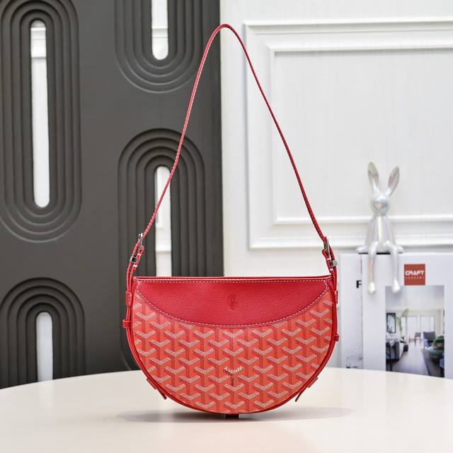 工厂P直销 红色 半月包简单的穿搭永远不过时，舒服随性耐看！搭配一只Hirondelle包袋，点亮一下整体造型，秋冬搭配实在太好看了！ 容量也十分乐观，可装下雨