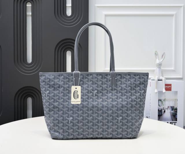 工厂P直销 灰色 新品拉链款小号托特包，购物袋，品牌经多次研究与改良，不断提升面料与皮质，全方位独家定制只为不断达到客户的高品质要求如果你担心没拉链的安全性不够