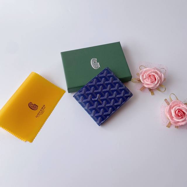 Goyar 戈雅 钱包 160年来源自19世纪的点画式Y字印花面料和始终如一，便携随身携带，轻便 耐磨材质，可以放下多张银行卡 配礼盒包装钱包 原版皮，原版五金