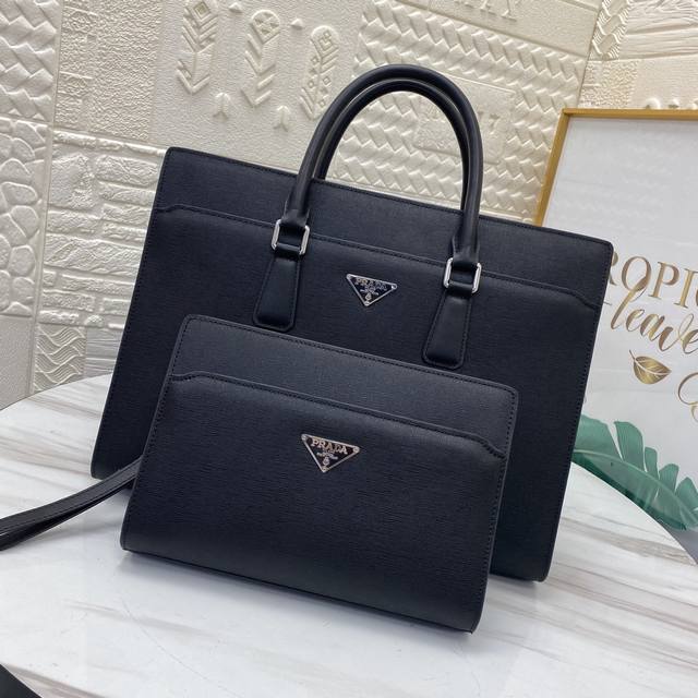 醉新爆款男士密码锁手包，高端品质面料采用进口层头皮 皮纹清晰皮光泽度极佳，皮质手感柔软舒适完美诠释了皮的品质专注高端 只做精品；颜色：黑色。尺寸:27-19-6