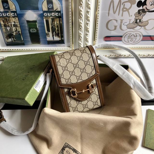 顶配版 顶级原厂皮 1955马衔扣手机包 原厂牛皮 热度依旧不减～潮流代代更新，经典历久弥新啊小巧玲珑的长方形盒子，配上经典的老花图案，潮人必备单品款号：625