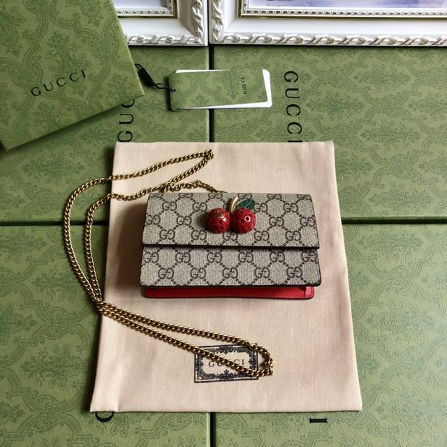 顶配版 小号红钻 配绿盒原单新货上市！最新款！型号：481291樱桃，尺寸：16.5X10X4.5Cm 原单品质 颜色：Pvc-大红 Gucci Garden纪