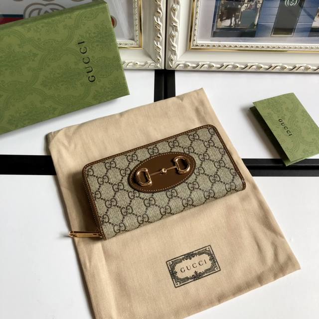 顶配版 顶级 配绿盒早春新款系列~~1955马衔扣卡拉链包采用Supreme 高级人造帆布和棕色皮革材质制成云纹织物里布个性造型简约精致的细节相得益彰尺寸：W1