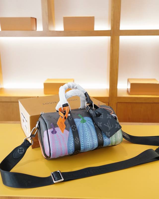 Lv 路易威登 官网同步 高版本 斜挎单肩背包 永恒不过时的标志性产品 纯原单小牛皮 顶级五金制作 非市面普通版本 贸易公司订单货 全部实拍 实用性非常高 完全