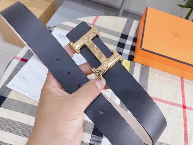 爱马仕进口意大利最新原单新款专柜限量上市 娱乐周刊主推款精钢扣 永不褪色 原版的质量 堪比正品质量 系就系正品腰带带身采用优质原版皮辅以卓越高超的现代技术充分发