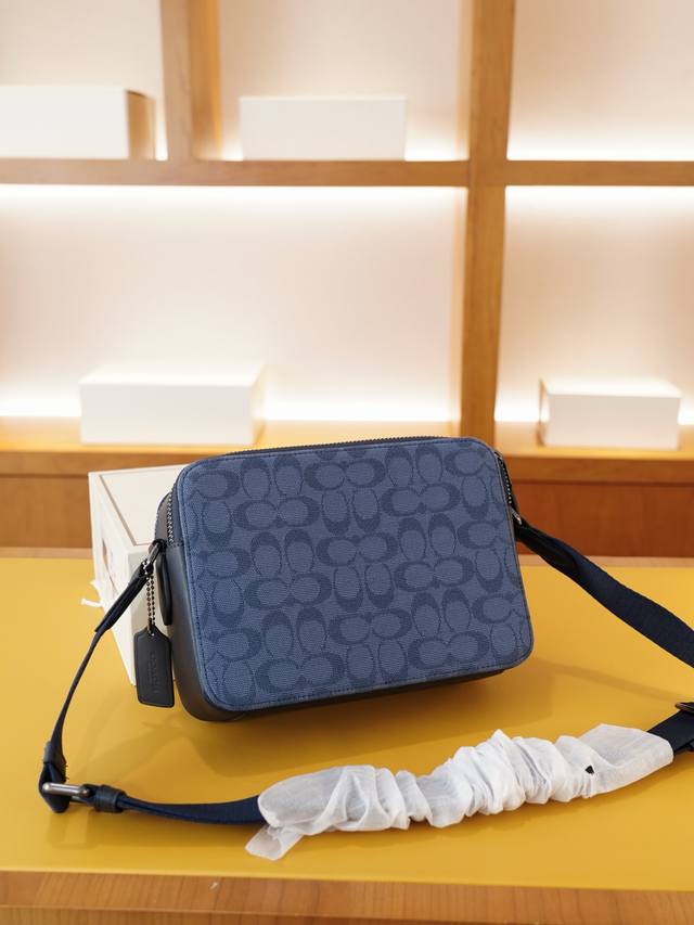 Coach 蔻驰 官网同步 高版本 斜挎单肩背包 永恒不过时的标志性产品 纯原单布料 顶级五金制作 非市面普通版本 贸易公司订单货 全部实拍 实用性非常高 完全