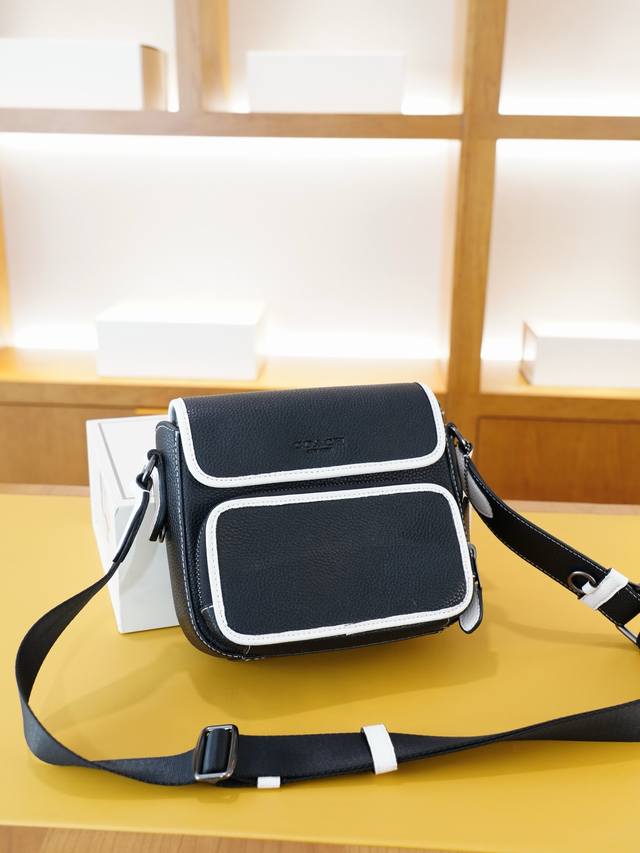 Coach 蔻驰 官网同步 高版本 斜挎单肩背包 永恒不过时的标志性产品 纯原单小牛皮 顶级五金制作 非市面普通版本 贸易公司订单货 全部实拍 实用性非常高 完