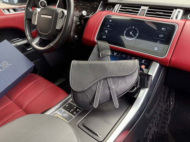 高端货 新款 “ Dior ”迪奥单肩包 Dior迪奥邮差包 Dior迪奥 Saddle 纯色街头潮流翻盖开合 皮革 马鞍包胸包单肩斜挎包 常规 男款 黑色 进