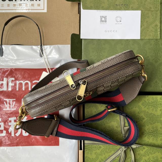 原厂皮配 Cdfmall三亚免税店手提袋 Ophidia系列Gg肩背包9C2St 这款Ophidia系列肩背包承袭历久弥坚的设计,采用从20世纪30年代典藏设计 原厂皮配 Cdfmall三亚免税店手提袋 Ophidia系列Gg肩背包9C2St 这款Ophidia系列肩背包承袭历久弥坚的设计,采用从20世纪30年代典藏设计