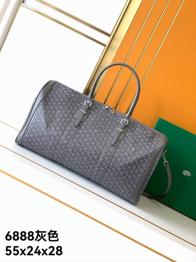 旅行袋，6888#灰色，原单高品质，戈家持续更新配色，添加更精致的色调。新配色和色彩组合为品牌标志性单品注入新意，彰显现代格调。这款戈家系列采用自家标志性Pvc