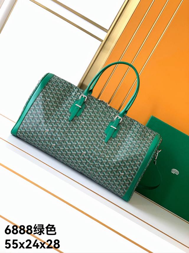 旅行袋，6888#绿色，原单高品质，戈家持续更新配色，添加更精致的色调。新配色和色彩组合为品牌标志性单品注入新意，彰显现代格调。这款戈家系列采用自家标志性Pvc