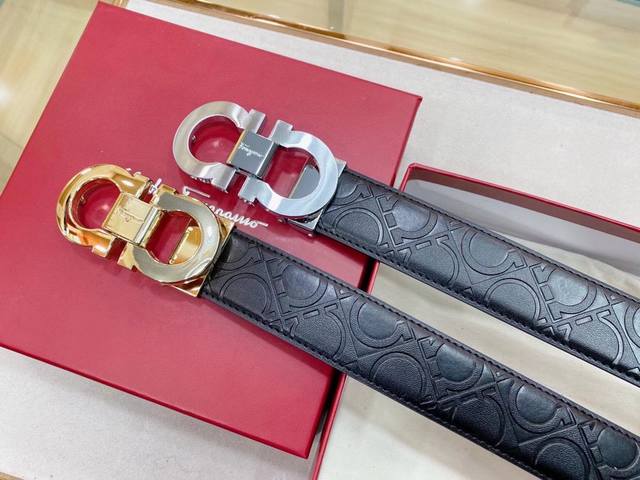 菲拉格慕 通用款 宽度：3.4Cm新款纯牛皮搭配新款大气精致扣头追求高端 品味的体现Iphone实物实拍上身效果超好