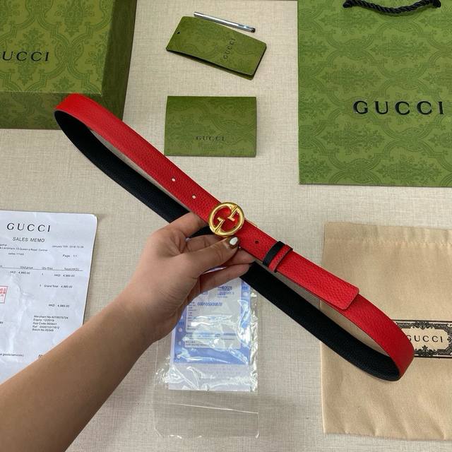 品牌：古驰Gucci 等级：原版品质.头层牛皮 专柜售经典爆款开模。油边精致 电脑车线 手感柔软.实物拍摄无修饰 上身效果超好、长度可裁剪.配专柜全套包装.送礼