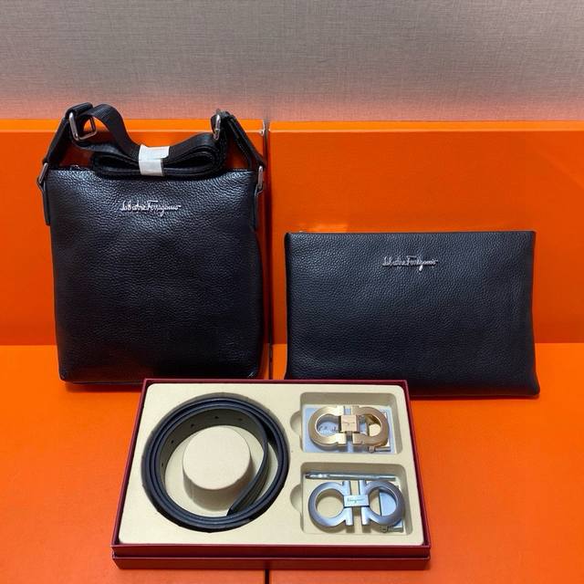 菲拉格慕Ferragamo 头层皮质组合礼盒包装腰带俩款包包超级组合 公文包包是很实用的选择。手提包日常是非常适合的。 双扣皮带:头层皮质带身搭配3.5Cm广州 菲拉格慕Ferragamo 头层皮质组合礼盒包装腰带俩款包包超级组合 公文包包是很实用的选择。手提包日常是非常适合的。 双扣皮带:头层皮质带身搭配3.5Cm广州