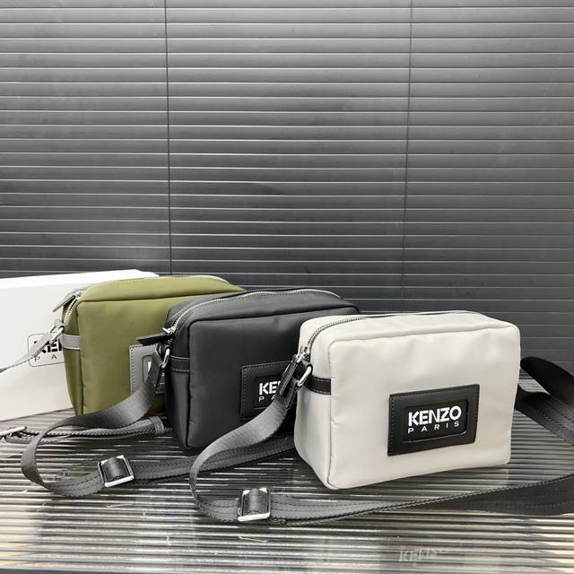 Kenzo 高田贤三 尼龙布单肩包 斜挎包 相机包 经典百搭 实物拍摄 配送防尘袋礼盒 15 X 22 Cm