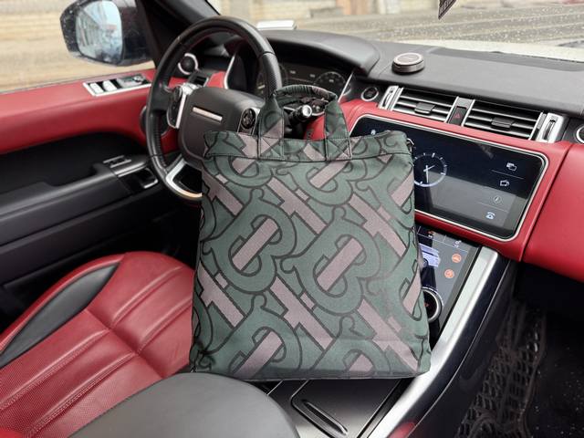 高端货 新款 “ Burberry ”巴宝莉单肩包 Burberry博柏利托特包斜挎手提包 Vintage 复古格纹 皮革 男女同款情侣款 军绿色 搭配精美皮革