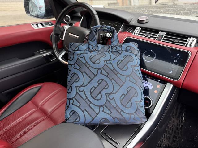 高端货 新款 “ Burberry ”巴宝莉单肩包 Burberry博柏利托特包斜挎手提包 Vintage 复古格纹 皮革 男女同款情侣款 深蓝色 搭配精美皮革