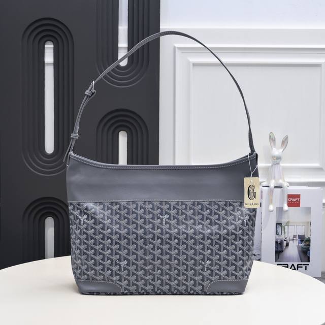 工厂P直销 灰色 初代腋下包 Hobo老款 大家都叫他初代Hobo 但是我觉得老款设计更人性化 肩带更厚实 多孔位调节 可以高腰斜挎 四角有皮革保护 这太重要了