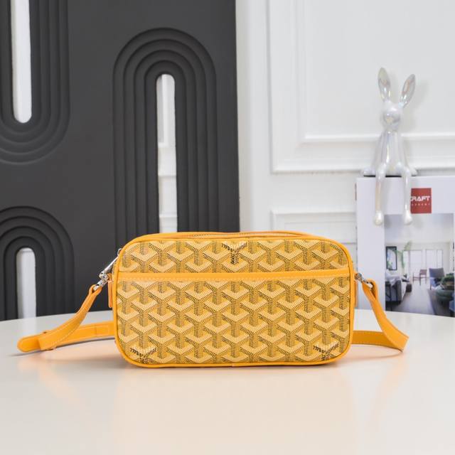 工厂P直销 黄色 相机包也好饭盒也好、真的是超级轻便又能装! 蔡徐坤吴亦凡好多明星都在用的相机包 又是一枚一包两用的中性斜挎包、轻便 耐磨 品牌理念永不妥协的手 工厂P直销 黄色 相机包也好饭盒也好、真的是超级轻便又能装! 蔡徐坤吴亦凡好多明星都在用的相机包 又是一枚一包两用的中性斜挎包、轻便 耐磨 品牌理念永不妥协的手