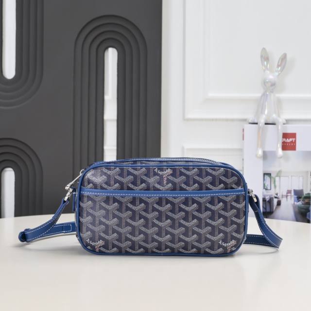 工厂P直销 蓝色 相机包也好饭盒也好、真的是超级轻便又能装！ 蔡徐坤吴亦凡好多明星都在用的相机包 又是一枚一包两用的中性斜挎包、轻便 耐磨 品牌理念永不妥协的手