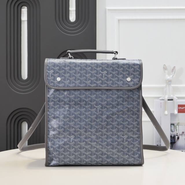 工厂P直销 灰色 Goyard Saint Leger折叠背包 Saint Leger包沿袭了Goyard一贯的模设计与功能性原则，内部空间超大Max，配备可拆